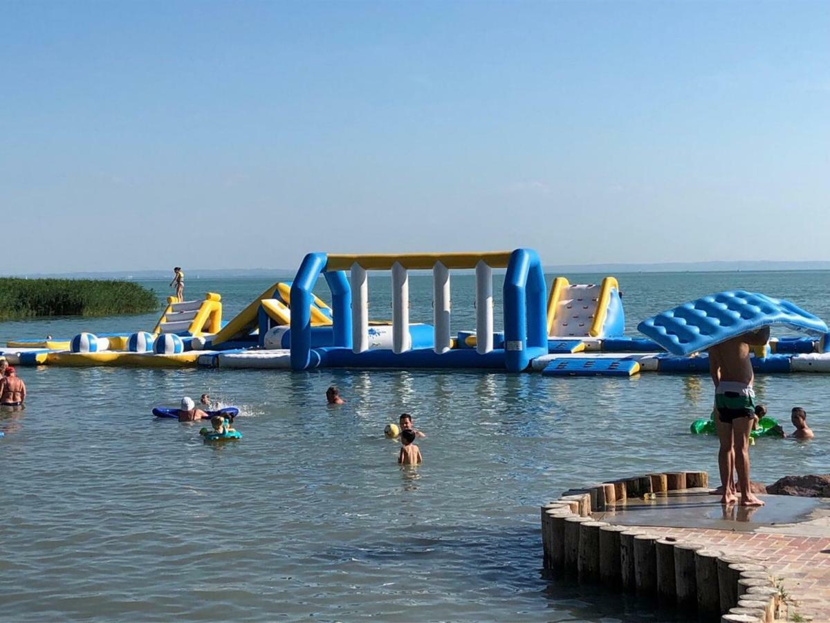Beachfront Studio Apartman Aparthotel Balatonfůzfő Екстериор снимка