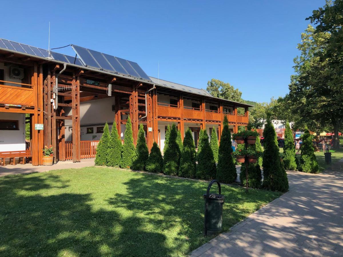 Beachfront Studio Apartman Aparthotel Balatonfůzfő Екстериор снимка